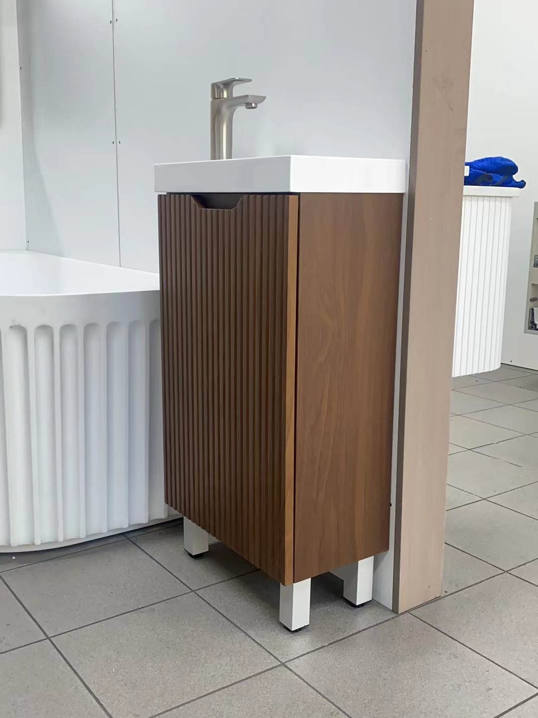 450X250X795Mm Freestanding With Legs Vanity Left Hand Hinge With Poly Top Brown Oak Vanities